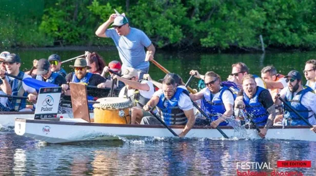 Course de bateaux dragons